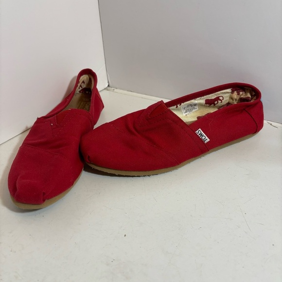 🛍️3/$30 Tom’s women’s red slip on flat canvas shoes in‎ size 9 - Picture 1 of 9